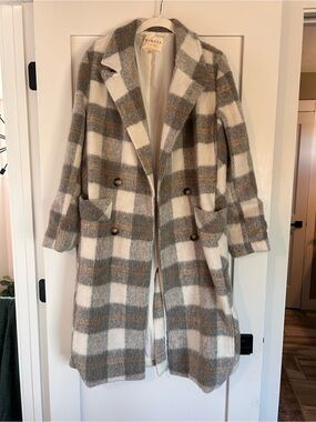 Boutique Women's Wool Plaid Long Coat in Cream & Gray